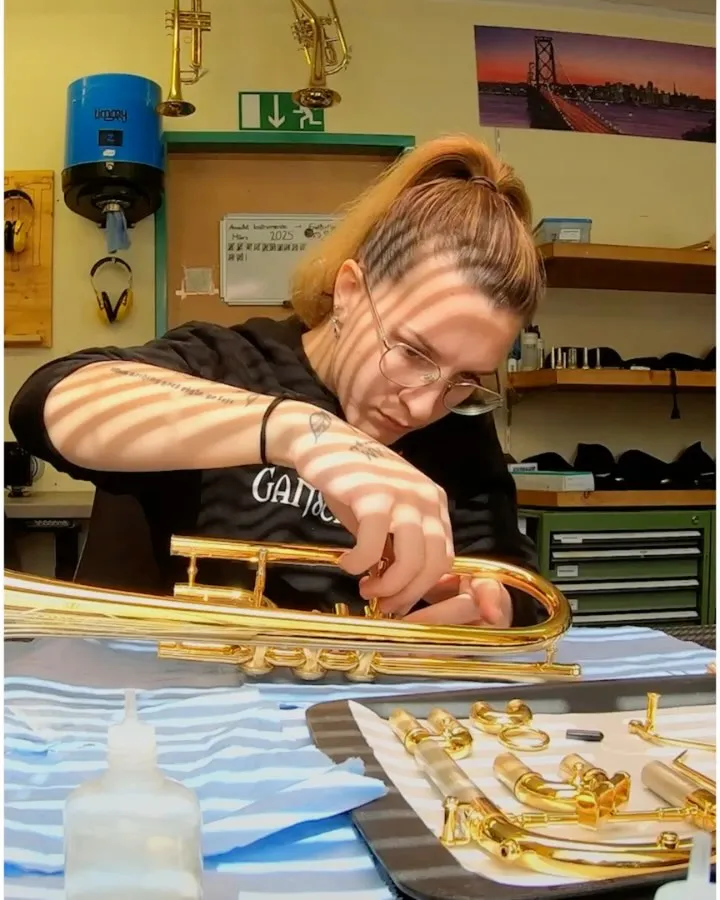 New Video Online!
Discover the Art of Precision – Final Assembly of a Schagerl Rotary Trumpet

Take a behind-the-scenes look at the final assembly process of our handcrafted Schagerl rotary trumpets. Step by step, this video shows the meticulous work that goes into every instrument – from rough grinding and valve preparation to ultrasonic cleaning, valve fitting, fine-tuning the action, and assembling the rotary mechanism. Every detail is shaped by skilled hands to ensure perfect response, smooth mechanics, and the unmistakable Schagerl sound.

Watch the entire video on our YouTube Channel
https://www.youtube.com/SchagerlClub 
Link in Story!

#inqualitywetrust #schagerltrumpet #schagerlartist
