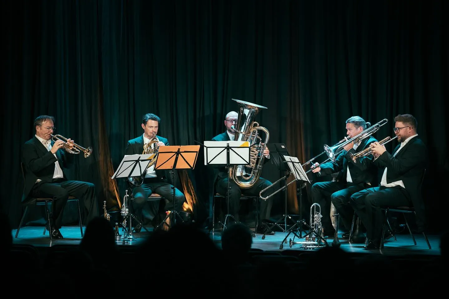 A visit from our friends and Schagerl Artists!
The Wien-Berlin Brass Quintet stopped by for a concert in Mank — a perfect occasion for great conversations, updated artist photos, and a photoshoot for their upcoming tour.
Thanks for the inspiring time and the music!

#schagerlartist #schagerltrumpet #inqualitywetrust #brassquintet #wienberlinbrass #brassfamily #schagerl