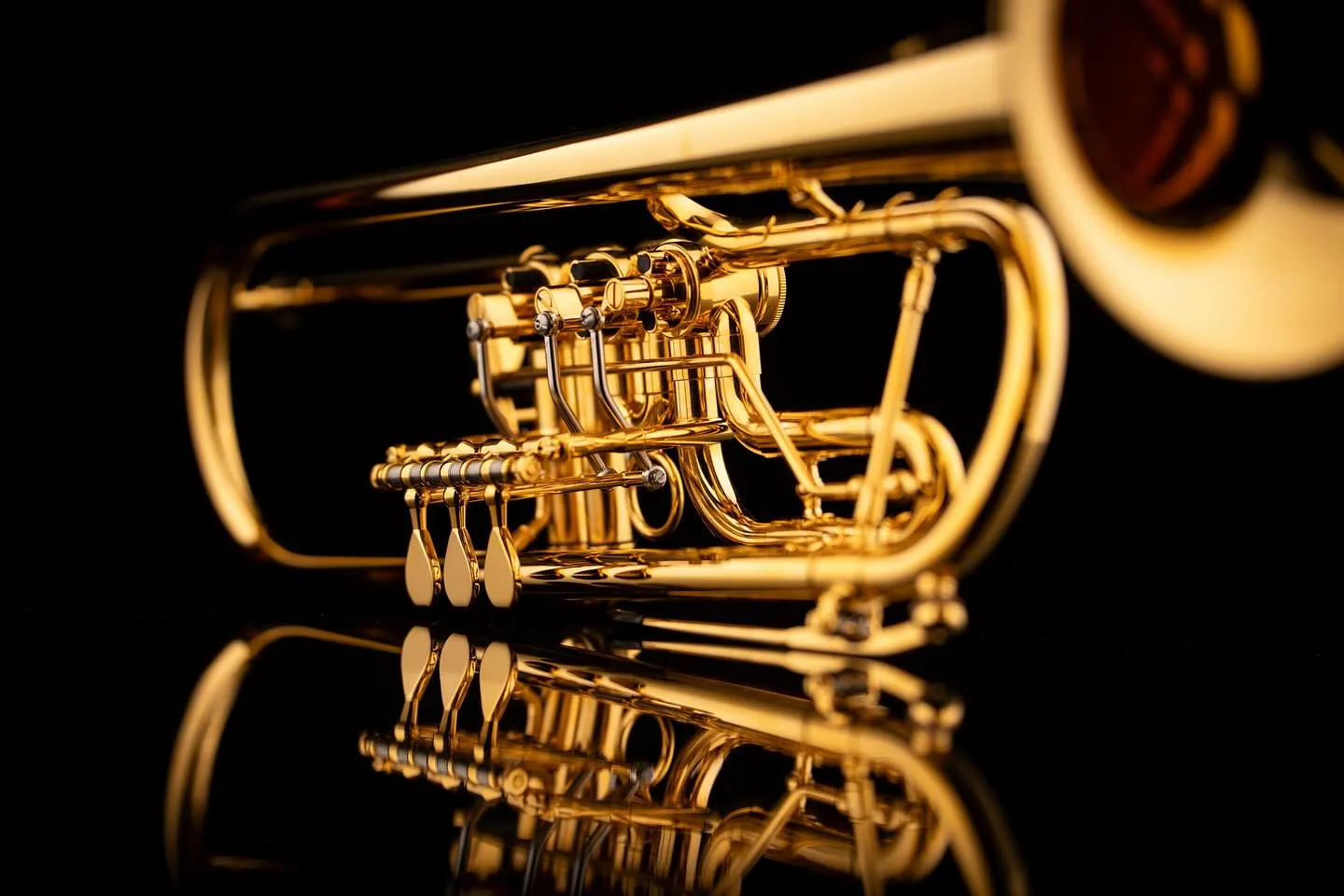 🎺 The Schagerl “Berlin” Trumpet – Crafted in close collaboration with Gábor Tarkövi, former solo trumpeter of the Berlin Philharmonic. This masterpiece offers effortless response, a deep, dark tone, and perfect balance across all registers.

Its signature heavy valve block delivers unmatched flexibility in sound and intonation – setting a new standard for both professionals and ambitious players.

🔴⚪⚫ #InQualityWeTrust
#SchagerlTrumpet #SchagerlArtist #BerlinTrumpet #GaborTarkoevi