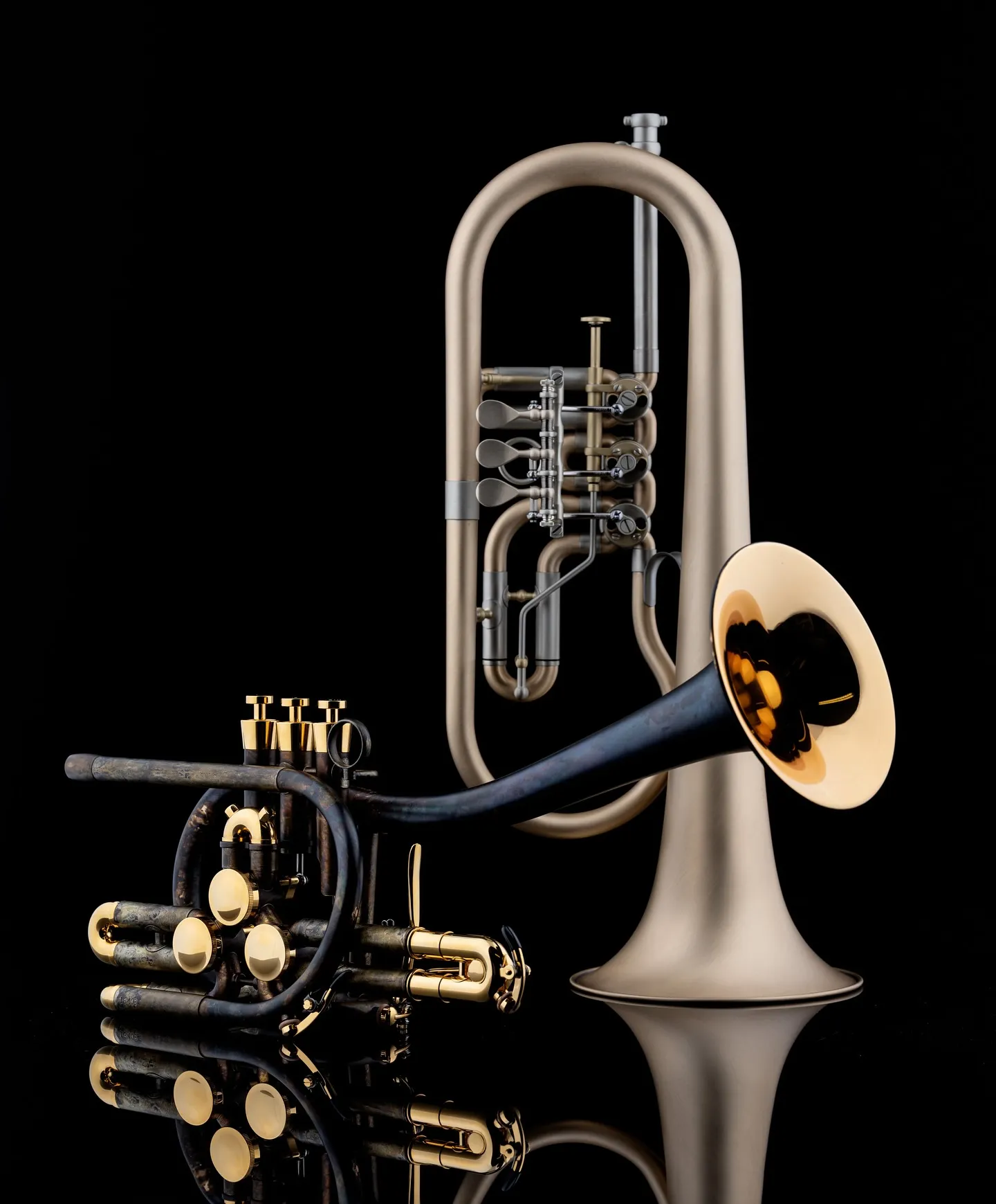 🔸 Schagerl Bb-Trumpet Model „Raweni“ – Custom Model for „James Morrison“ with curved Bell
Finished in striking Vintage/Gold, this custom-built trumpet reflects the brilliance and versatility of the legendary James Morrison. A powerful, warm sound wrapped in pure elegance.

🔸 Schagerl Flugelhorn – Model „Hans Gansch“
Timeless. Bold. Full of character. Coated in our unique Matt Scratched lacquered finish, this flugelhorn captures the spirit of Hans Gansch – expressive, precise, and uncompromising.

👉 Which look fits your style – Vintage Gold or Matt Scratched?

Handcrafted in Austria. Designed for the world.

🔗 www.schagerl.com

#schagerltrumpet #jamesmorrisontrumpet #raweni #hansgansch