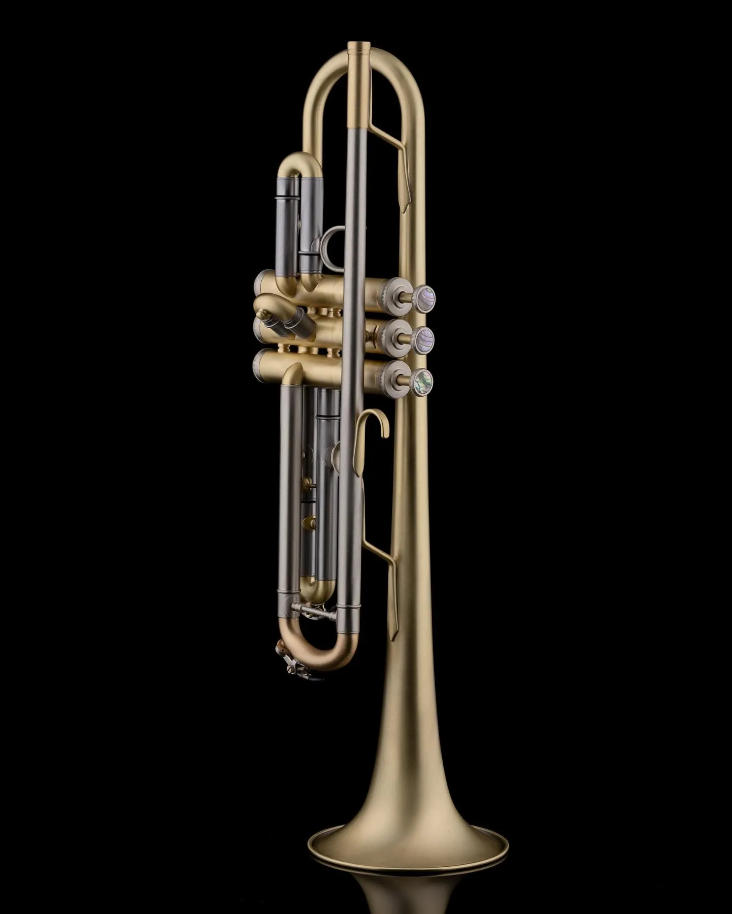 Our Perinet trumpet series 1961 „Willie Murillo“ Edition is a real eye-catcher — especially in the stunning scratched matte finish. 👌

Designed to celebrate the founding year of Schagerl, the 1961 model combines classic elegance with modern precision. Handcrafted from high-quality yellow brass, it features a responsive leadpipe, excellent intonation, and a rich, brilliant tone — perfect for players who demand both style and substance.

#schagerltrumpet #schagerlartist #inqualitywetrust #williemurillo #jointheclub