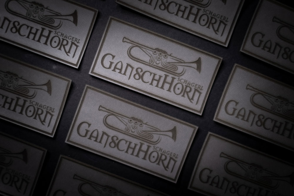 Schagerl Gansch Horn Aufnäher Kunstleder, grau